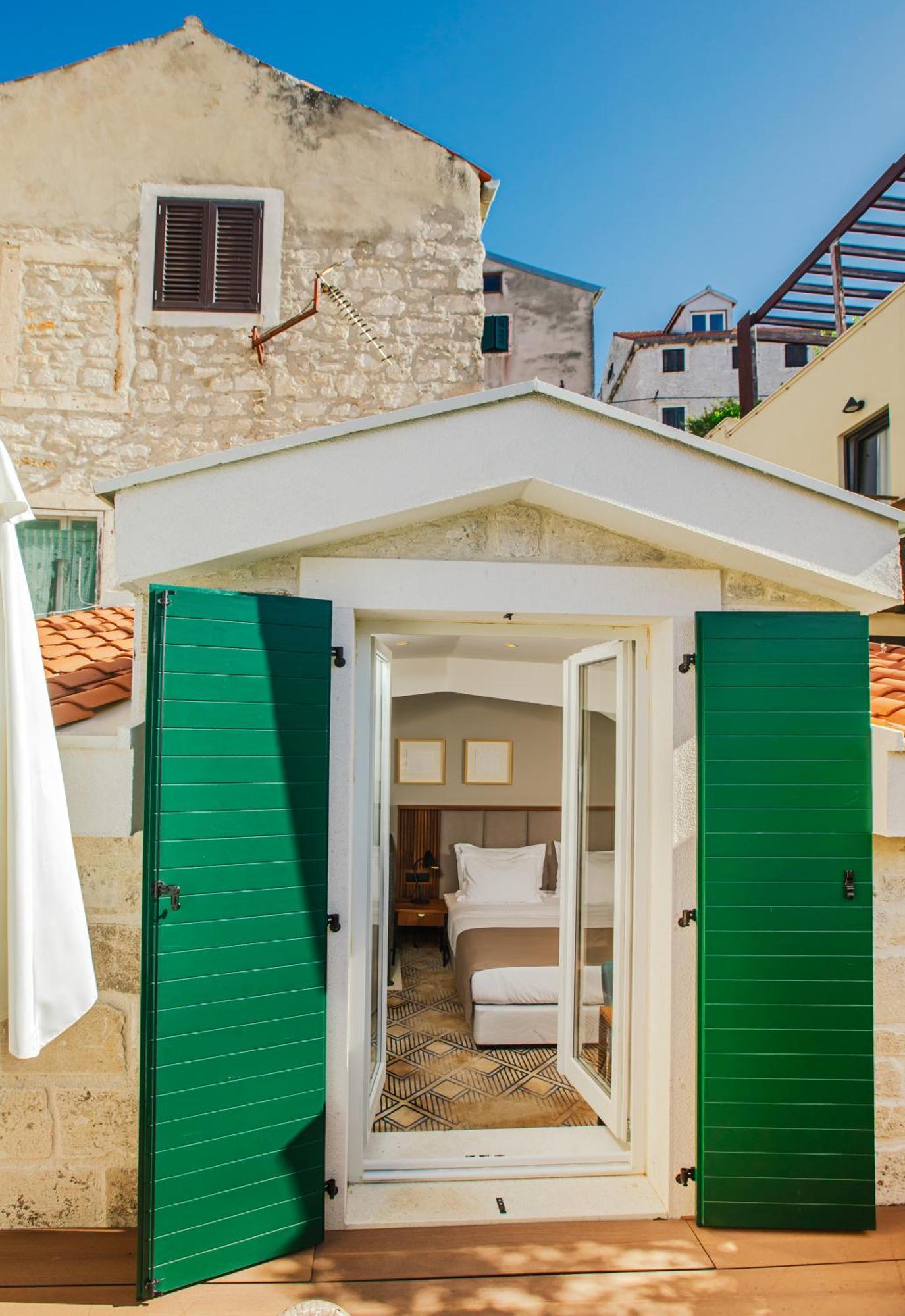 Armerun Heritage Hotel & Residences Σίμπενικ Εξωτερικό φωτογραφία