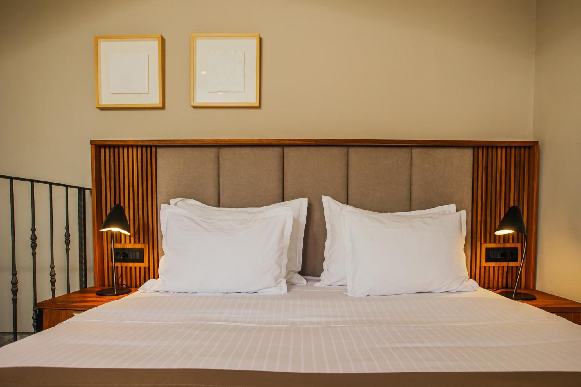 Armerun Heritage Hotel & Residences Σίμπενικ Δωμάτιο φωτογραφία