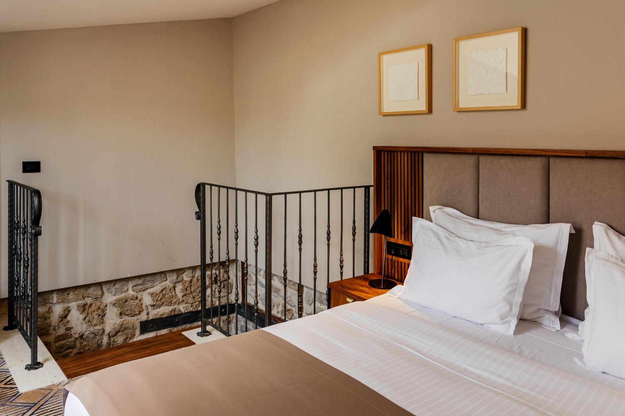 Armerun Heritage Hotel & Residences Σίμπενικ Δωμάτιο φωτογραφία