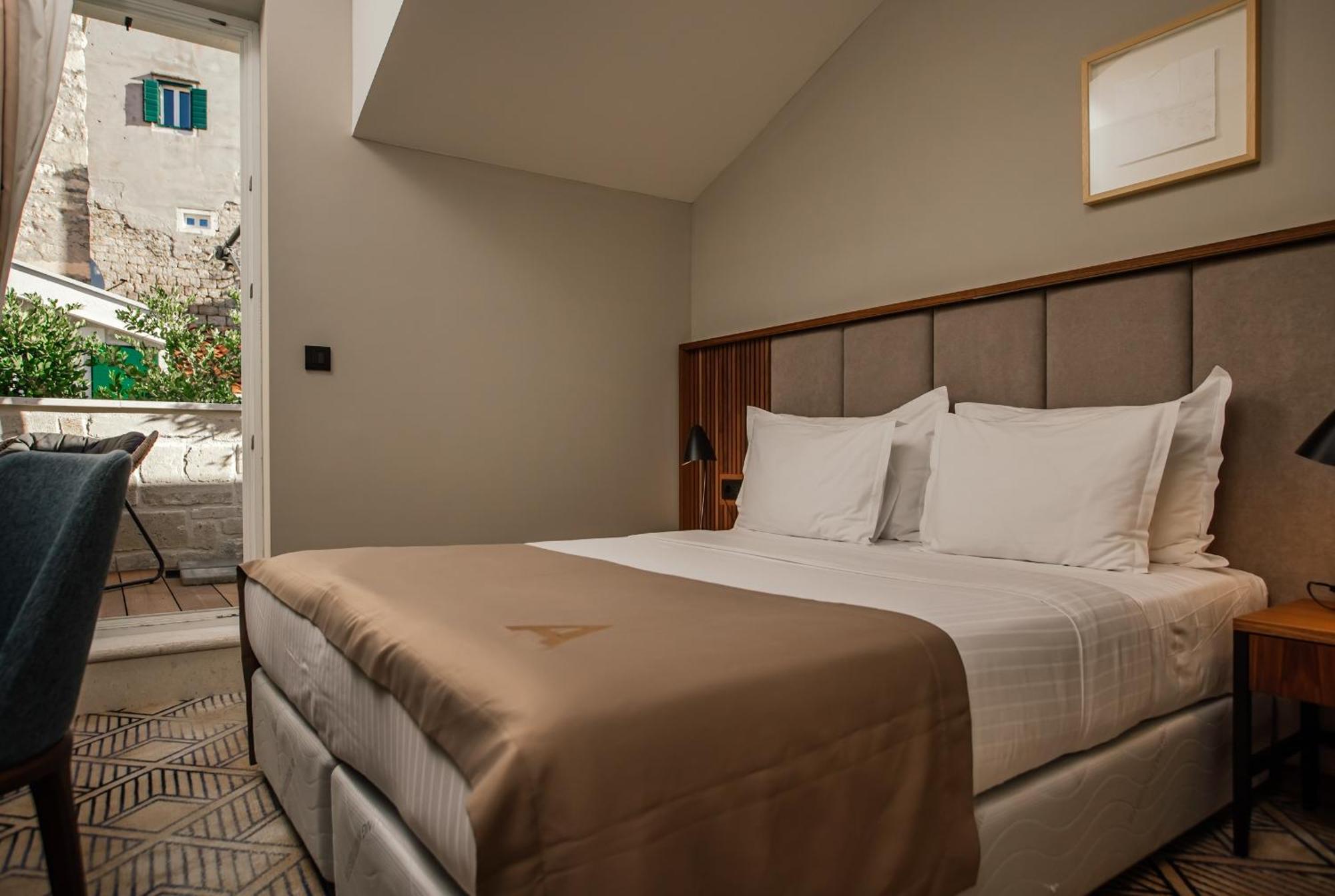 Armerun Heritage Hotel & Residences Σίμπενικ Δωμάτιο φωτογραφία