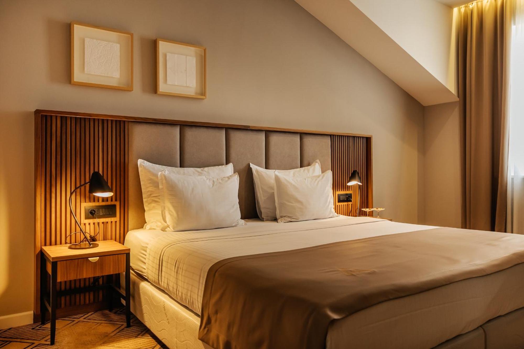 Armerun Heritage Hotel & Residences Σίμπενικ Δωμάτιο φωτογραφία