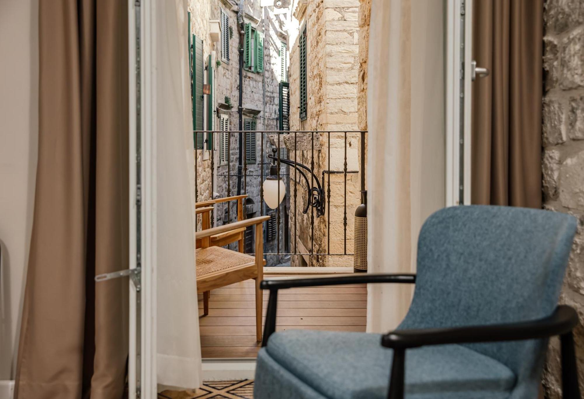 Armerun Heritage Hotel & Residences Σίμπενικ Δωμάτιο φωτογραφία