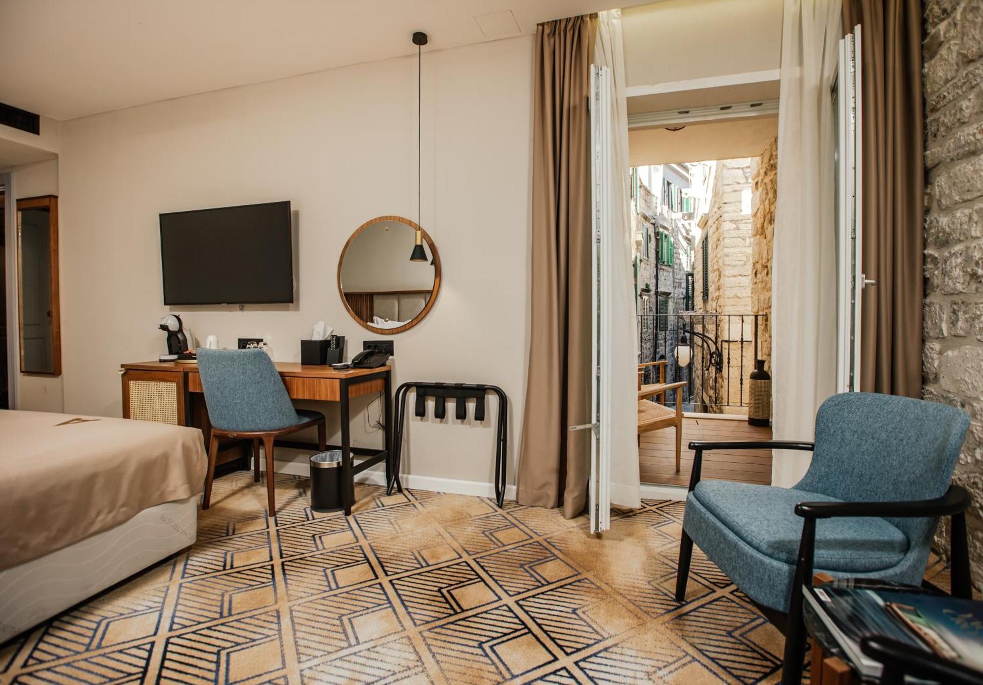 Armerun Heritage Hotel & Residences Σίμπενικ Δωμάτιο φωτογραφία