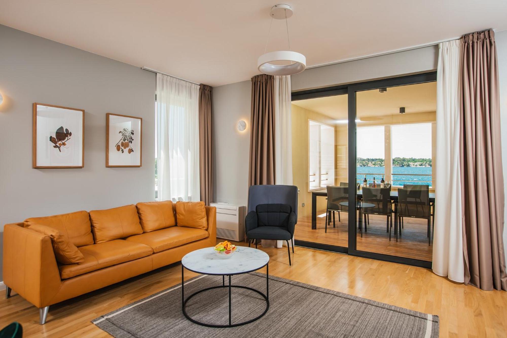 Armerun Heritage Hotel & Residences Σίμπενικ Δωμάτιο φωτογραφία