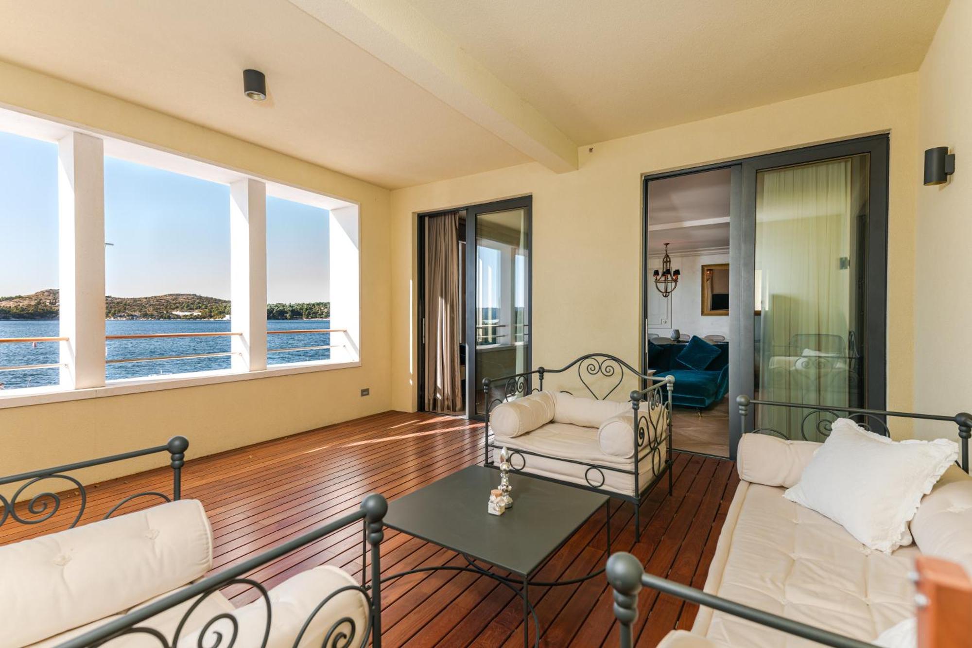 Armerun Heritage Hotel & Residences Σίμπενικ Δωμάτιο φωτογραφία